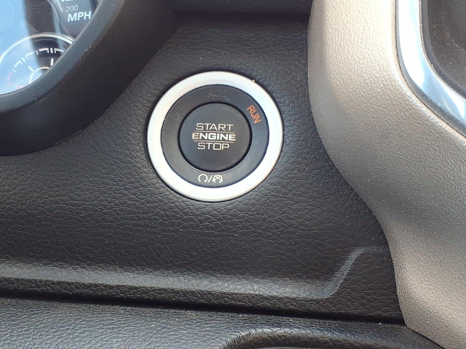 2022 RAM 1500 Laramie Crew Cab 4x2 5'7" Box