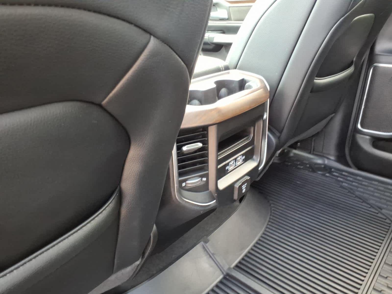 2022 RAM 1500 Laramie Crew Cab 4x2 5'7" Box