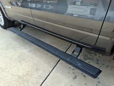 2022 RAM 1500 Laramie Crew Cab 4x2 5'7" Box