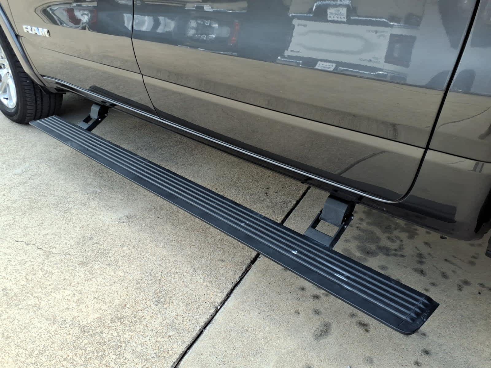 2022 RAM 1500 Laramie Crew Cab 4x2 5'7" Box