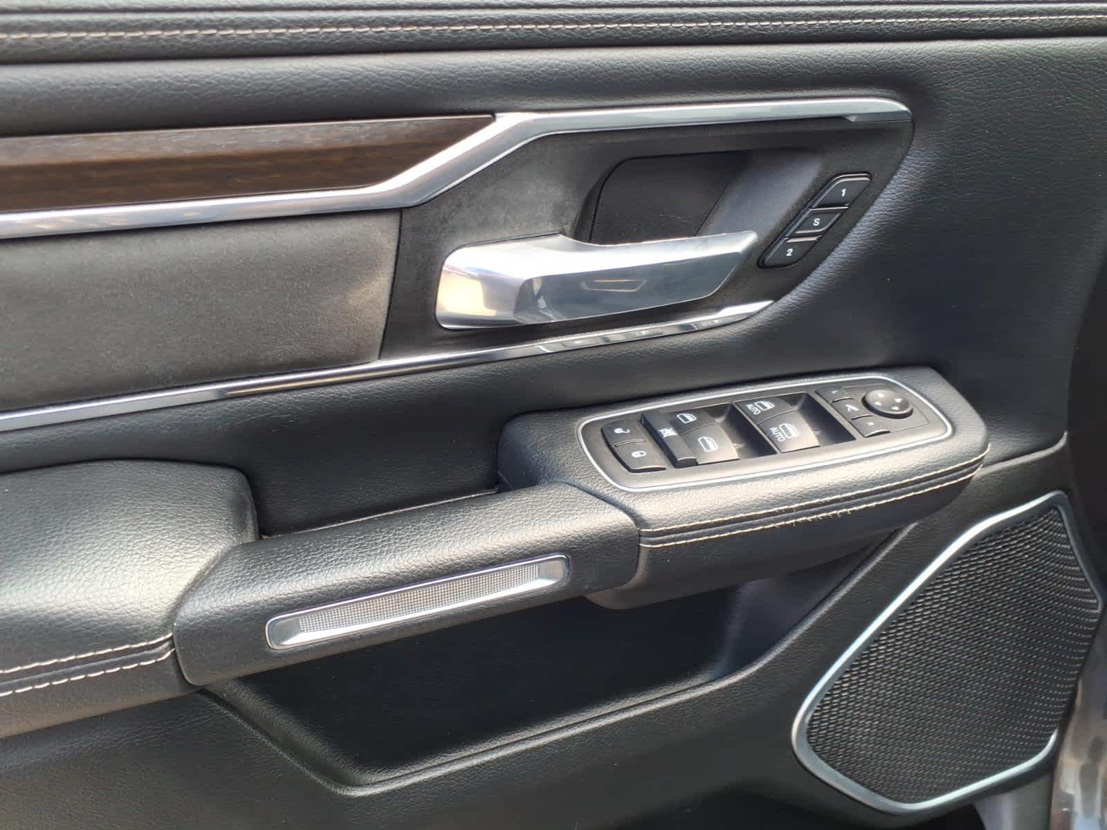 2022 RAM 1500 Laramie Crew Cab 4x2 5'7" Box
