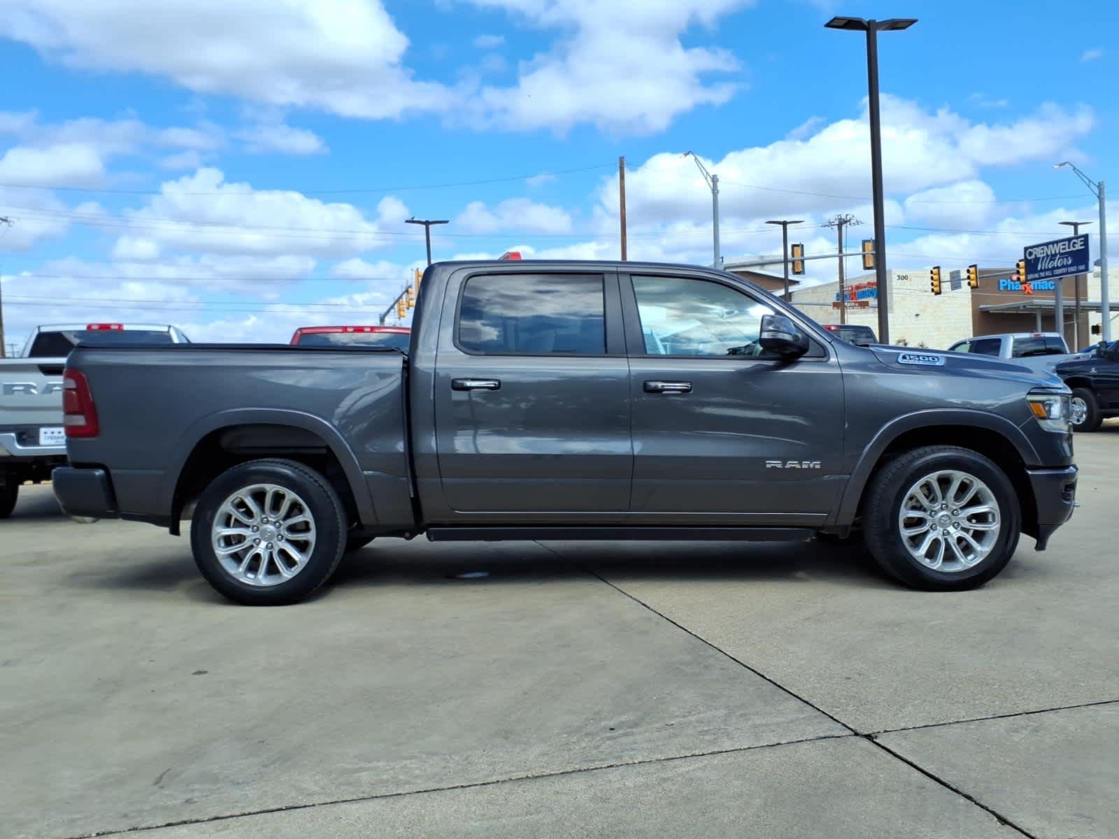 2022 RAM 1500 Laramie Crew Cab 4x2 5'7" Box
