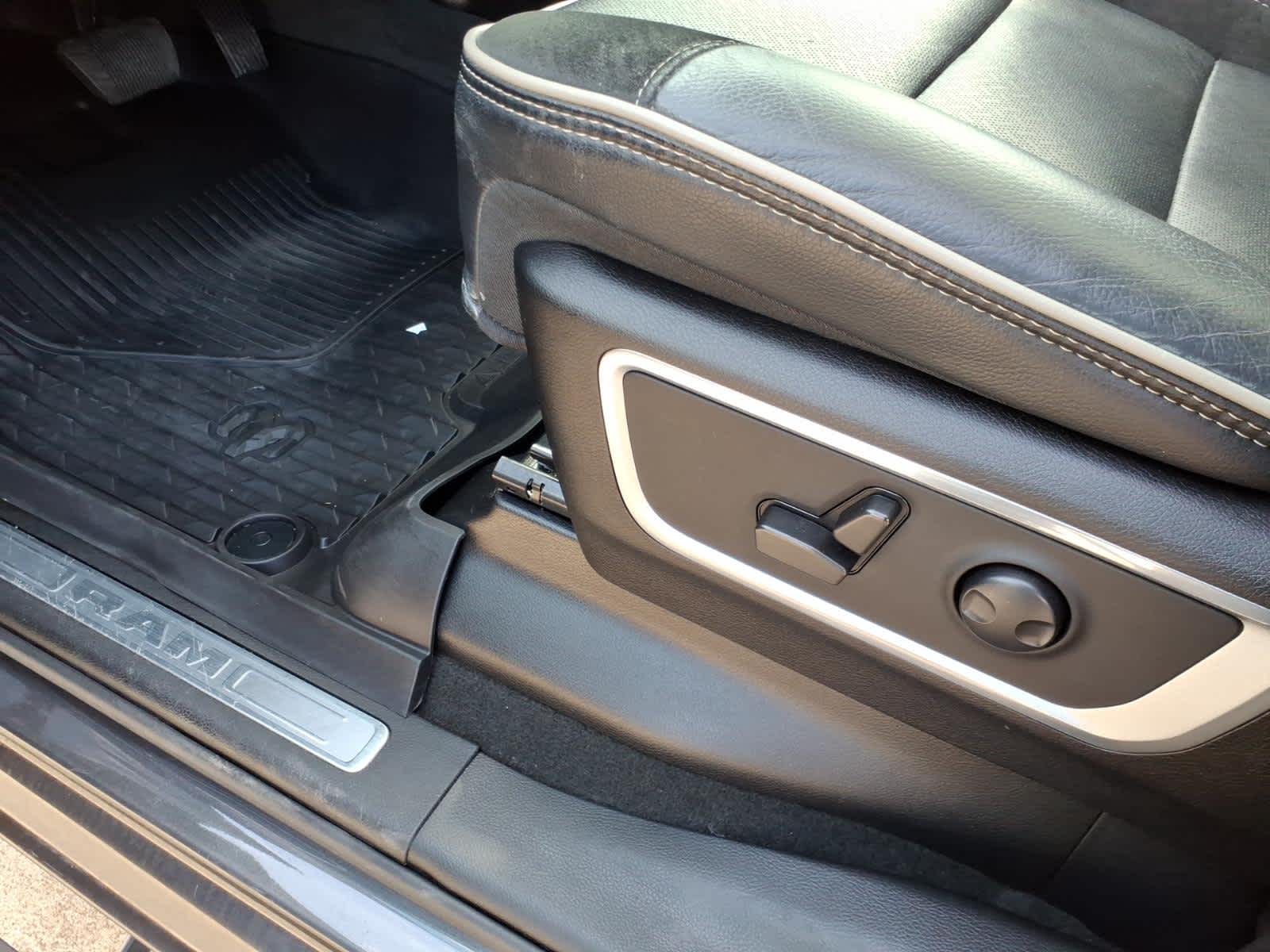 2022 RAM 1500 Laramie Crew Cab 4x2 5'7" Box