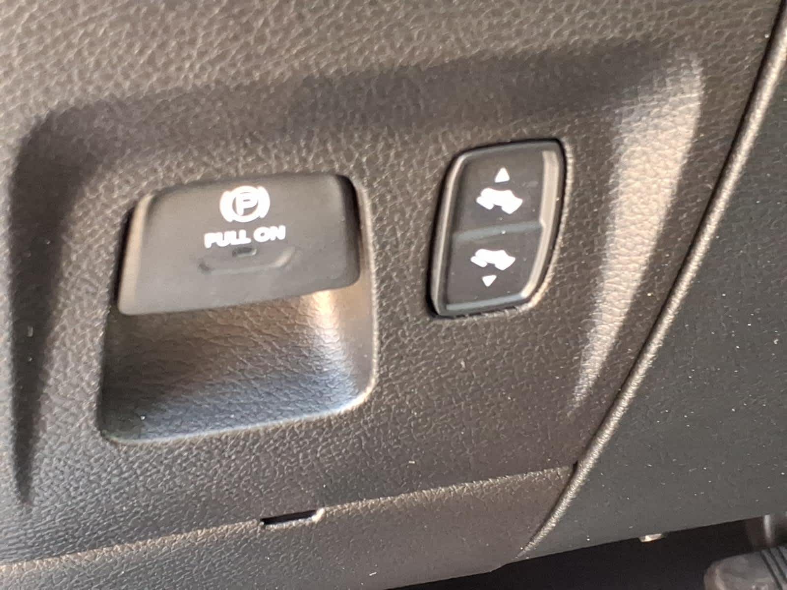 2022 RAM 1500 Laramie Crew Cab 4x2 5'7" Box