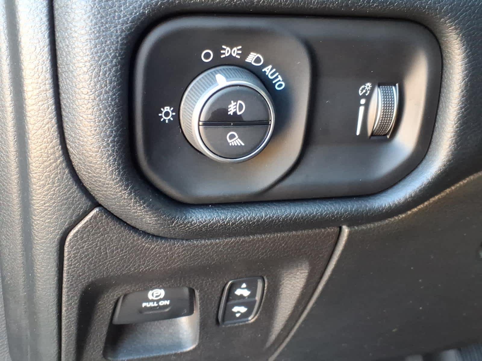 2021 RAM 1500 Big Horn Crew Cab 4x4 5'7" Box