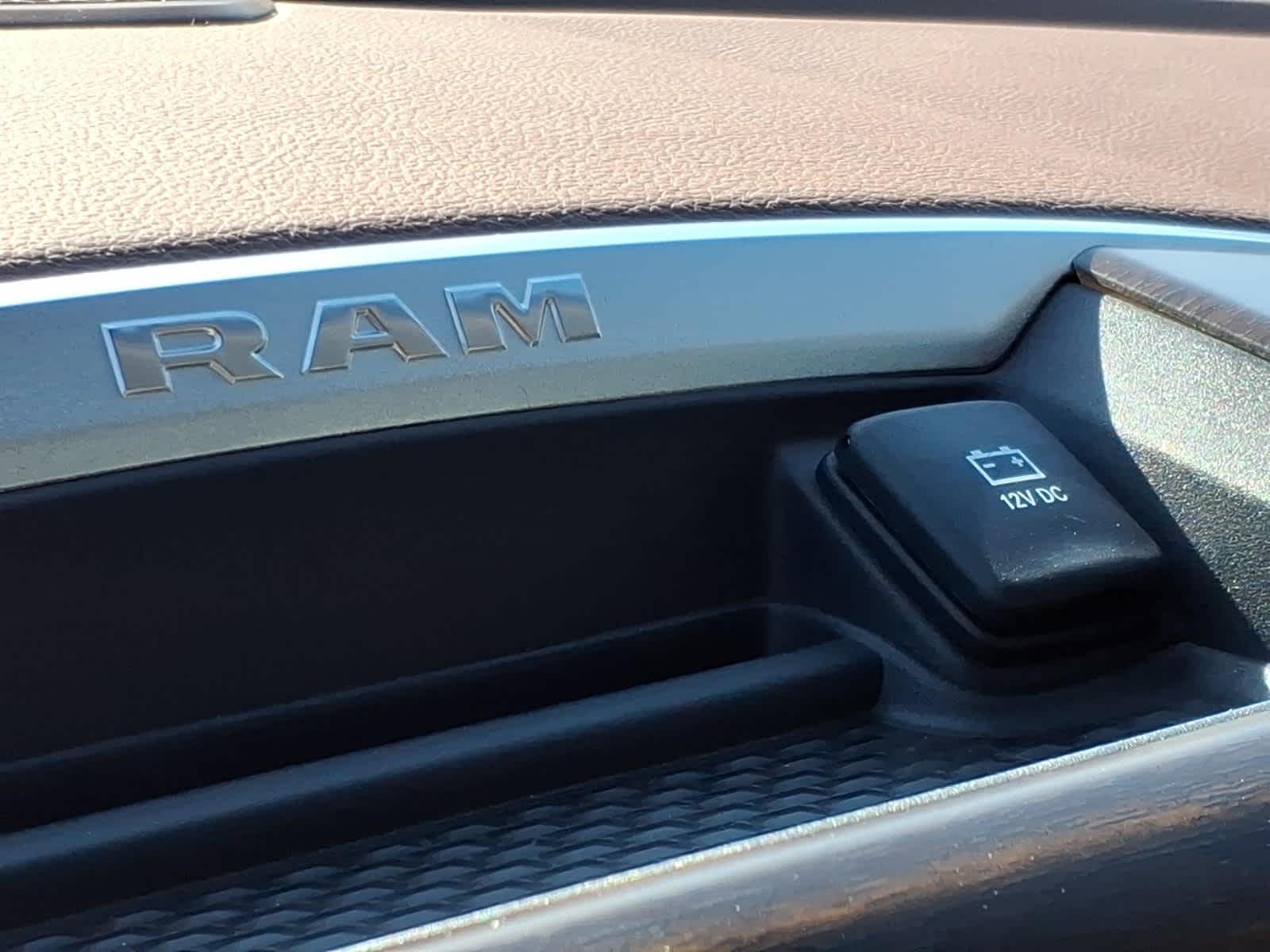 2021 RAM 1500 Laramie Crew Cab 4x4 5'7" Box