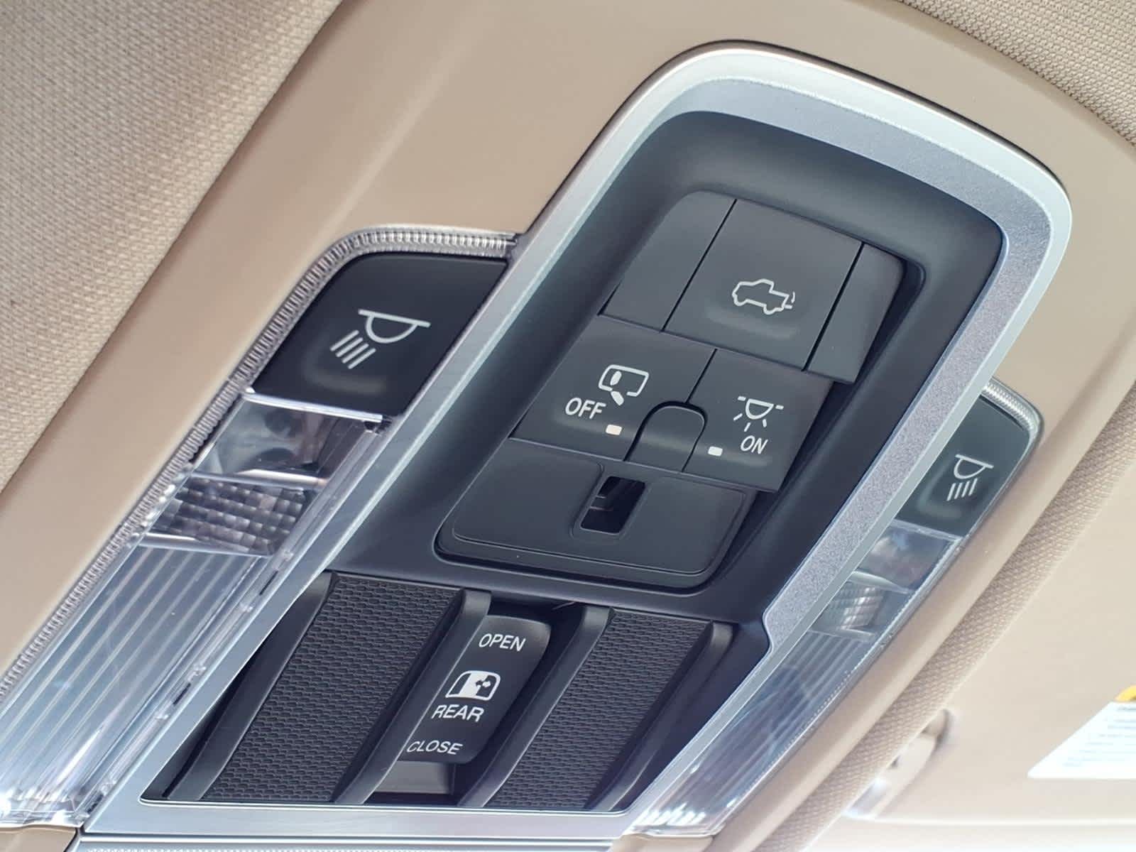 2021 RAM 1500 Laramie Crew Cab 4x4 5'7" Box