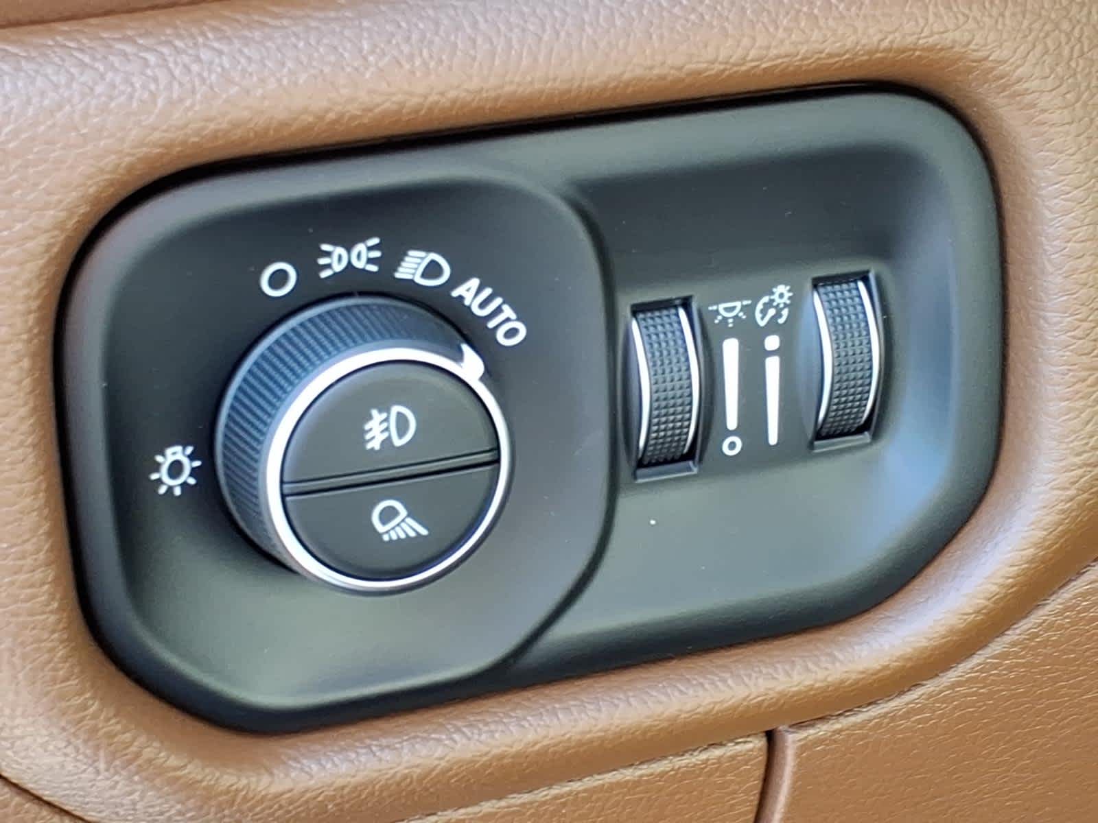 2021 RAM 1500 Laramie Crew Cab 4x4 5'7" Box