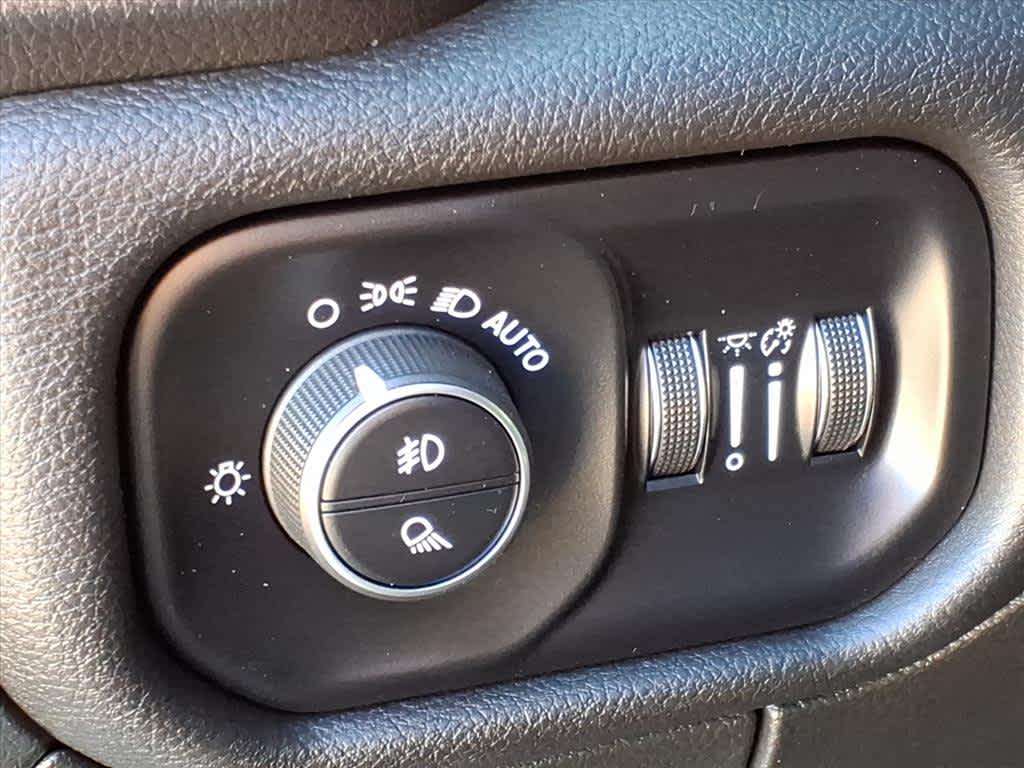 2023 RAM 1500 Laramie Crew Cab 4x4 5'7" Box