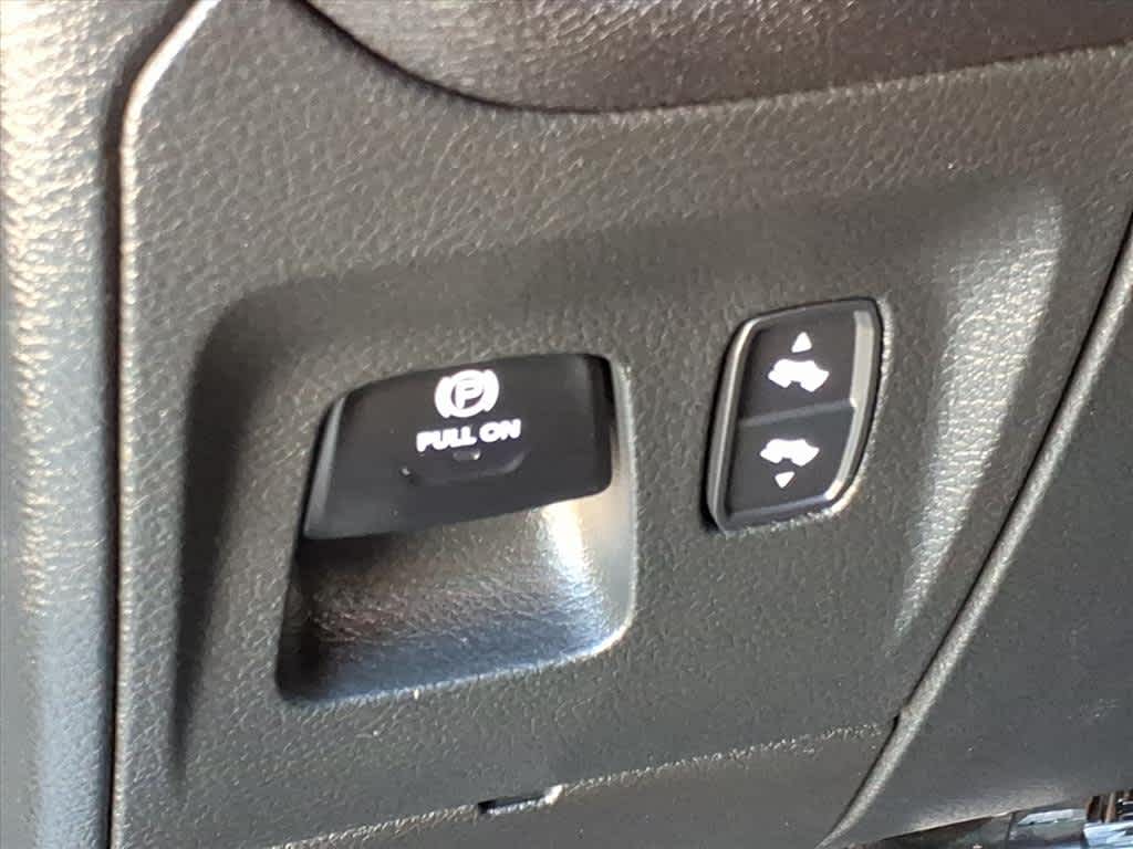 2023 RAM 1500 Laramie Crew Cab 4x4 5'7" Box