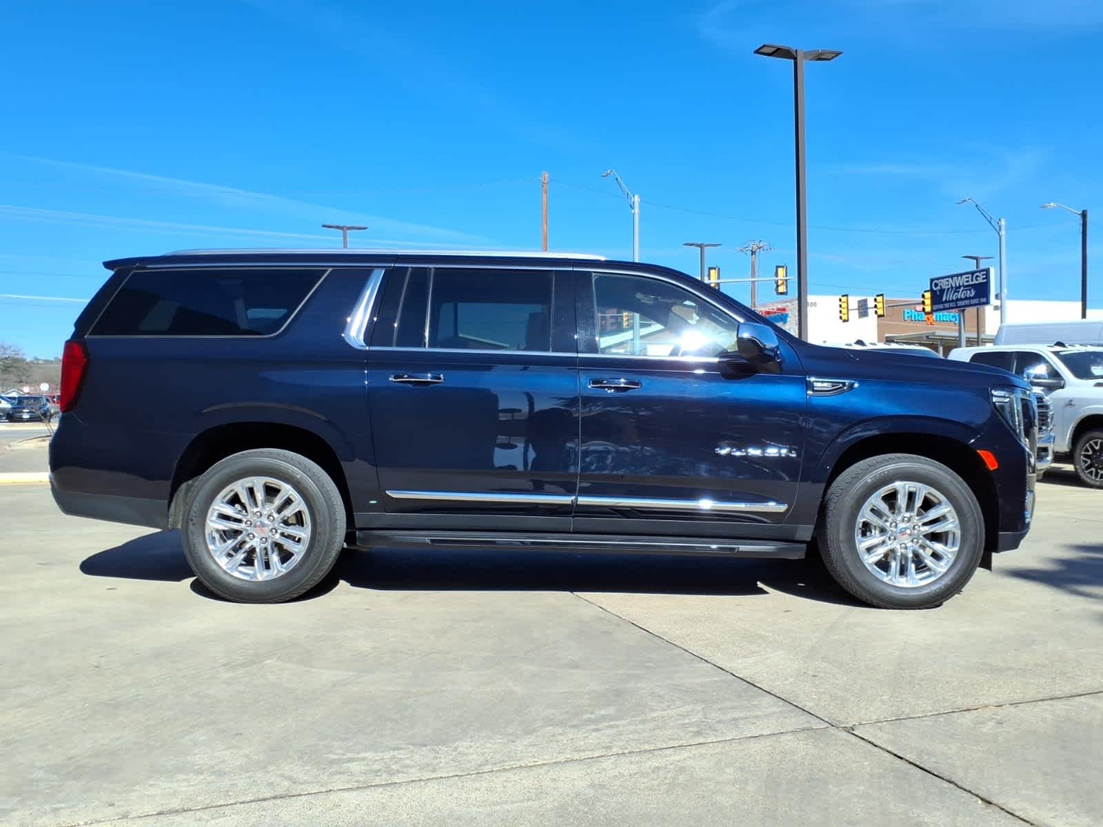 2023 GMC Yukon XL SLT