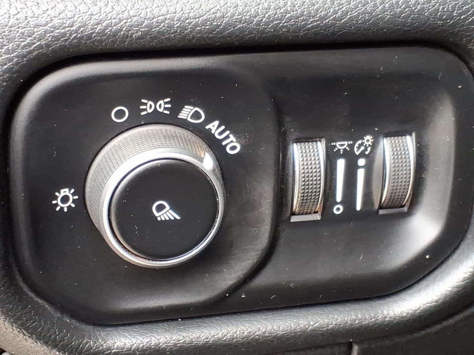 2020 RAM 2500 Tradesman Crew Cab 4X4 6'4" Box