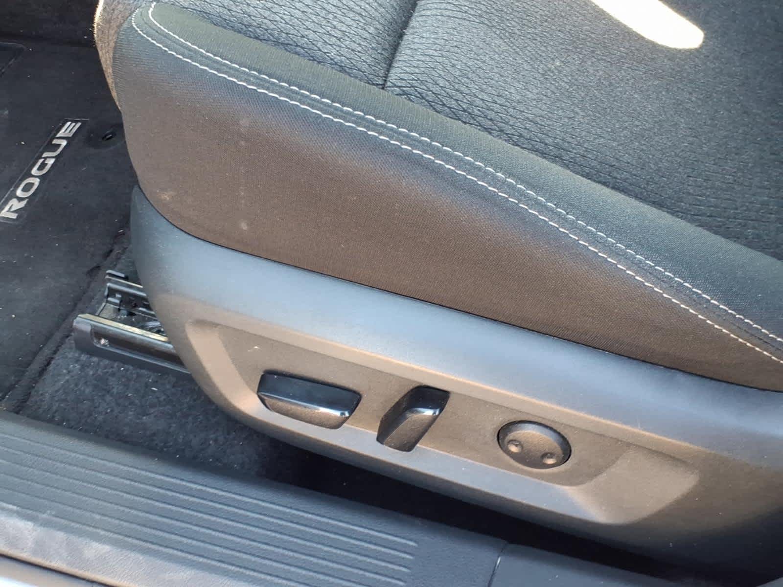 2025 Nissan Rogue SV FWD