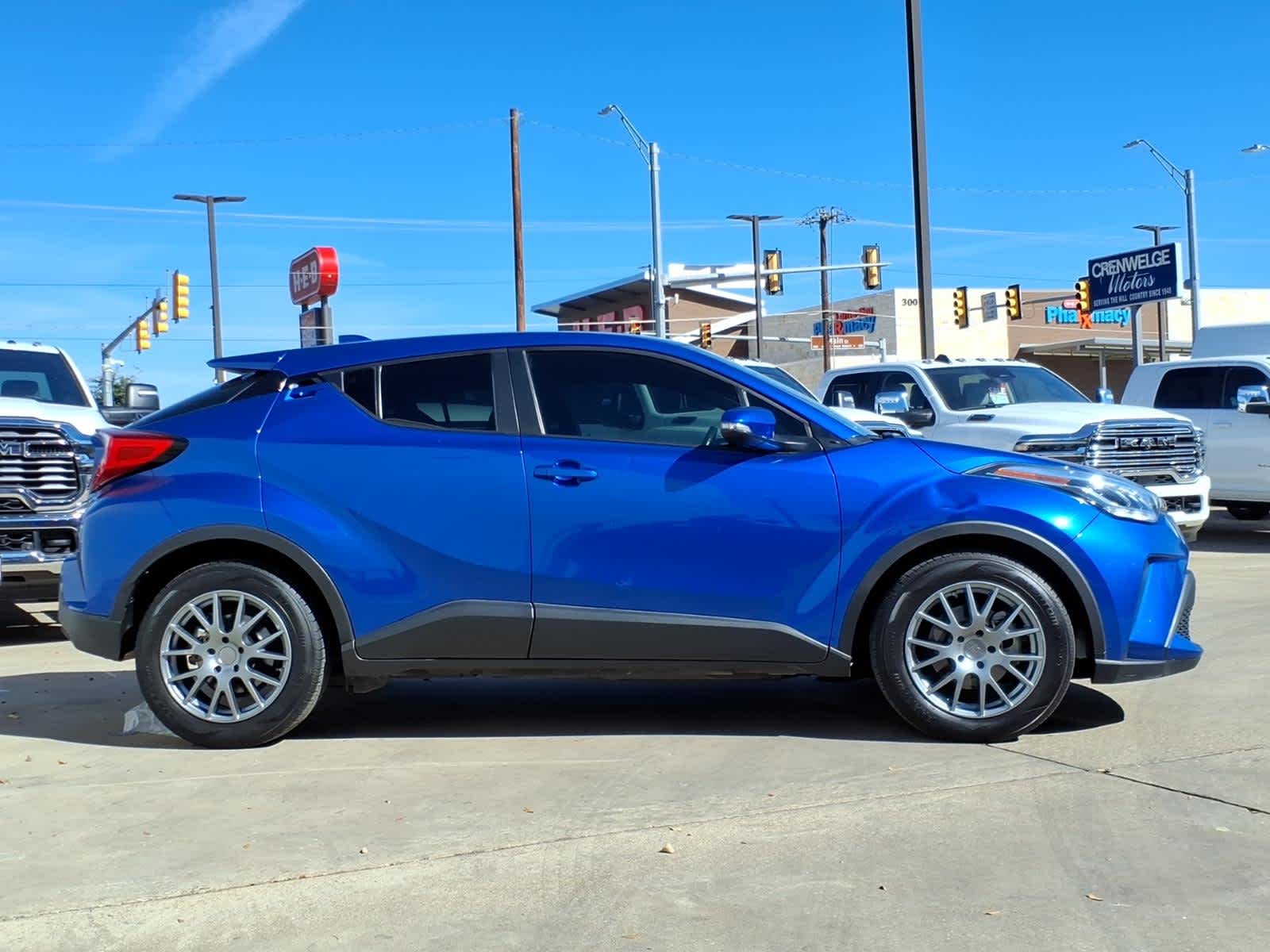 2022 Toyota C-HR XLE